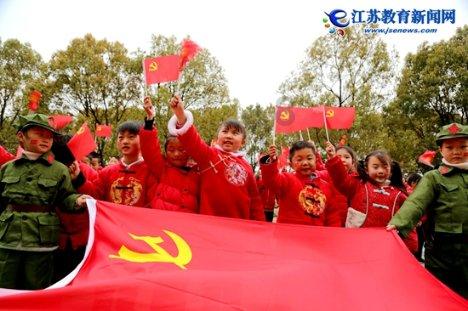 46岁周杰伦在国外看球赛!满脸胡子显沧桑