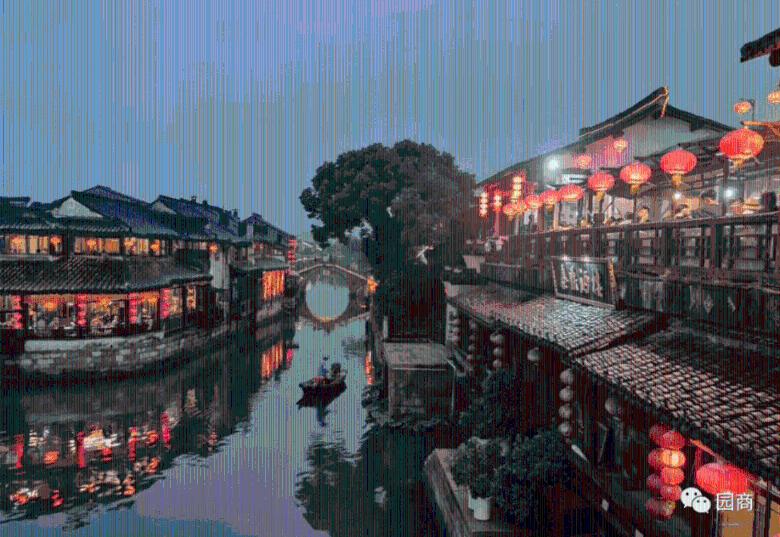 看了韩国街拍才明白:普通“黑色羽绒服”,这么搭配太洋气了!